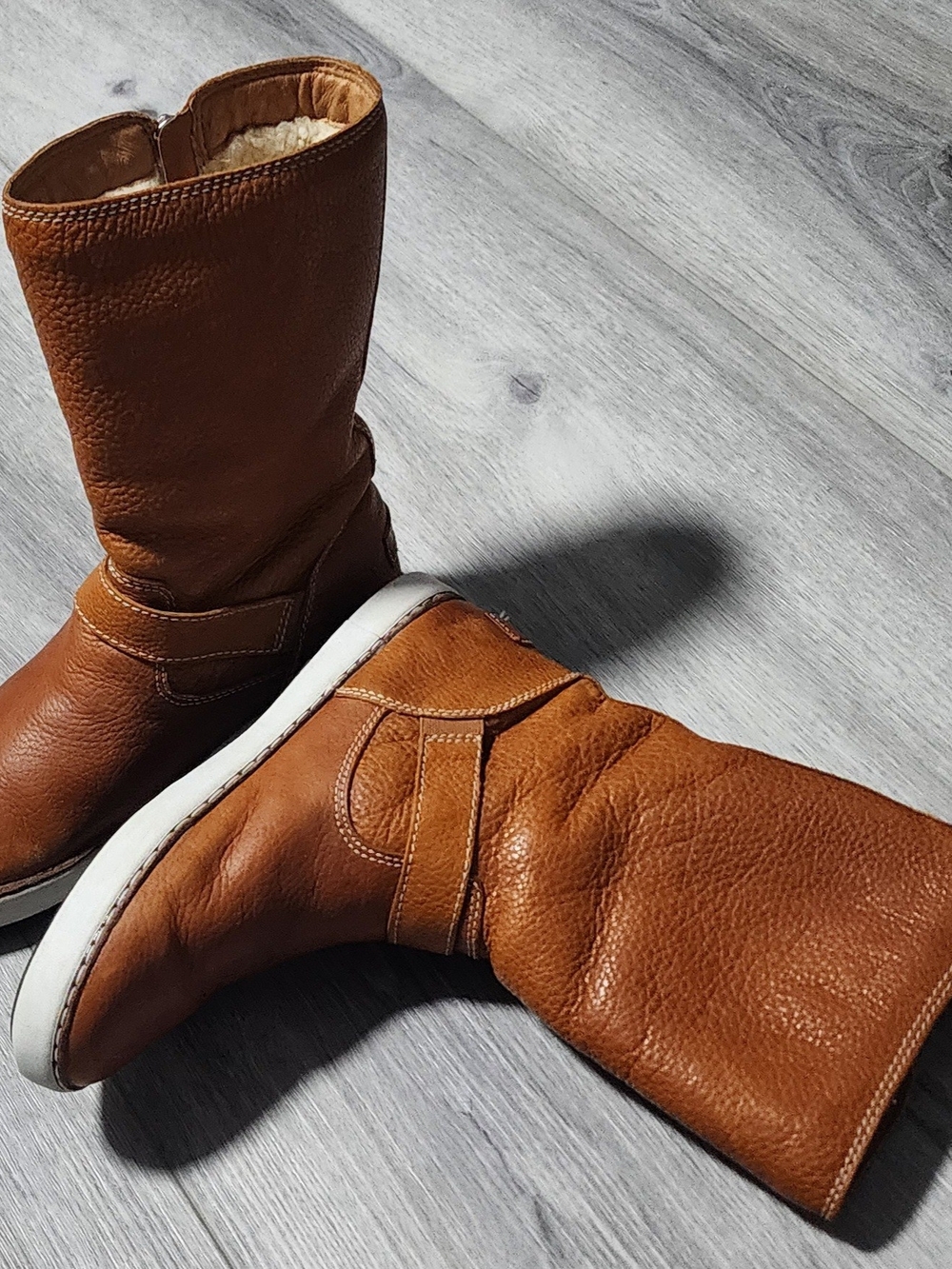 UGG Andra Brown Tan Pebbled Leather Moto Boots W/ Sheepskin Lining Womens Size 8